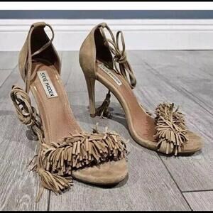 👠😎🤎Steve Madden Light Brown Suede Fringe Ankle Wrap Open Toe Heels 5.5
